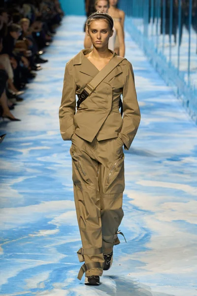 Look 64